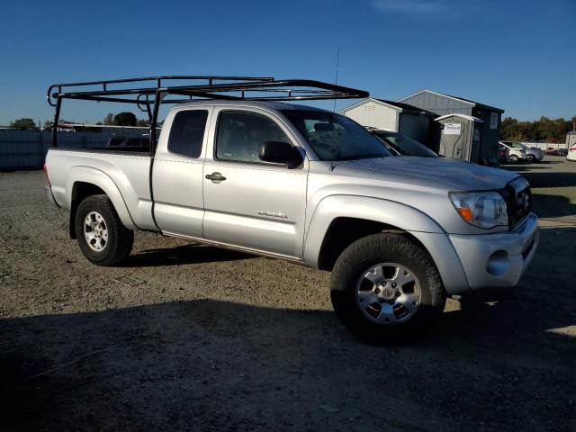 5TETU62N55Z032995 - 2005 TOYOTA TACOMA PRERUNNER ACCESS CAB SILVER photo 4