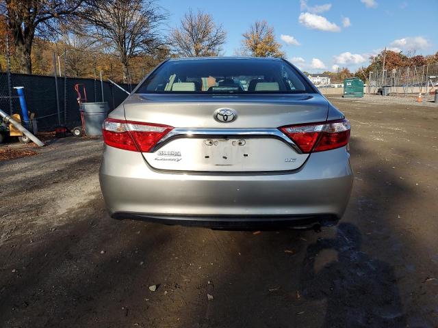 4T4BF1FK1GR570826 - 2016 TOYOTA CAMRY LE 金色 照片 6