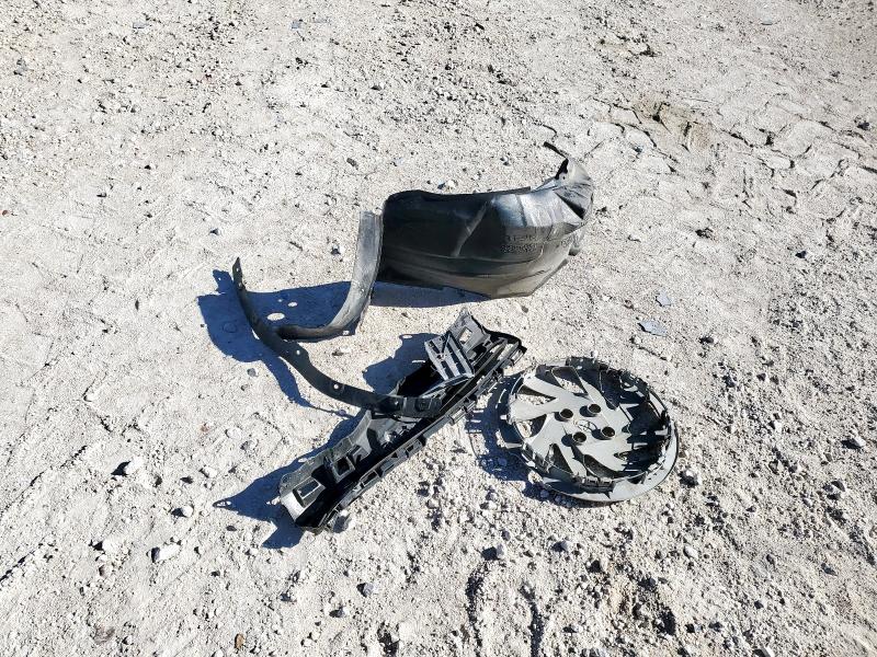 JTDKDTB38F1575522 - 2015 TOYOTA PRIUS C BLUE photo 13