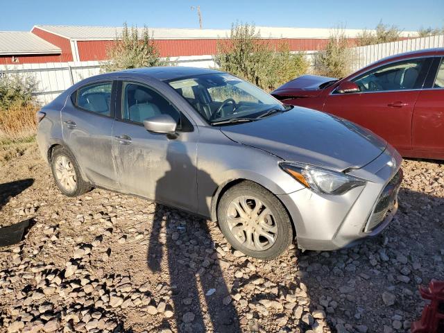 3MYDLBZV7GY113416 - 2016 TOYOTA SCION IA Srebrny zdjęcie 4