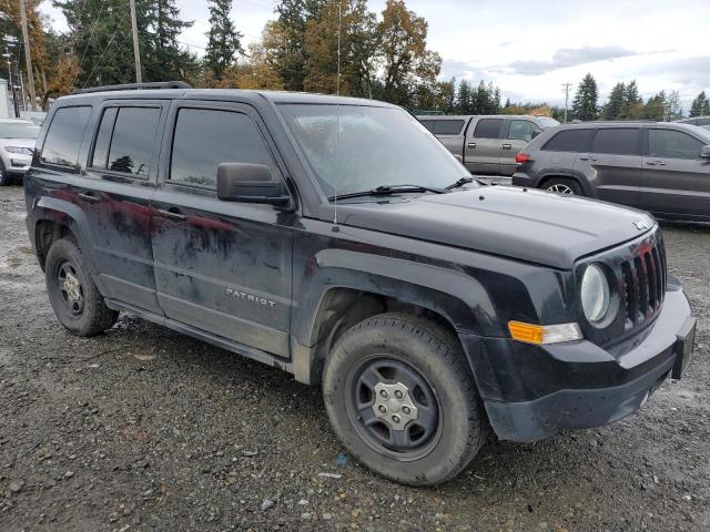 1C4NJPBA7HD136597 - 2017 JEEP PATRIOT SPORT BLACK photo 4