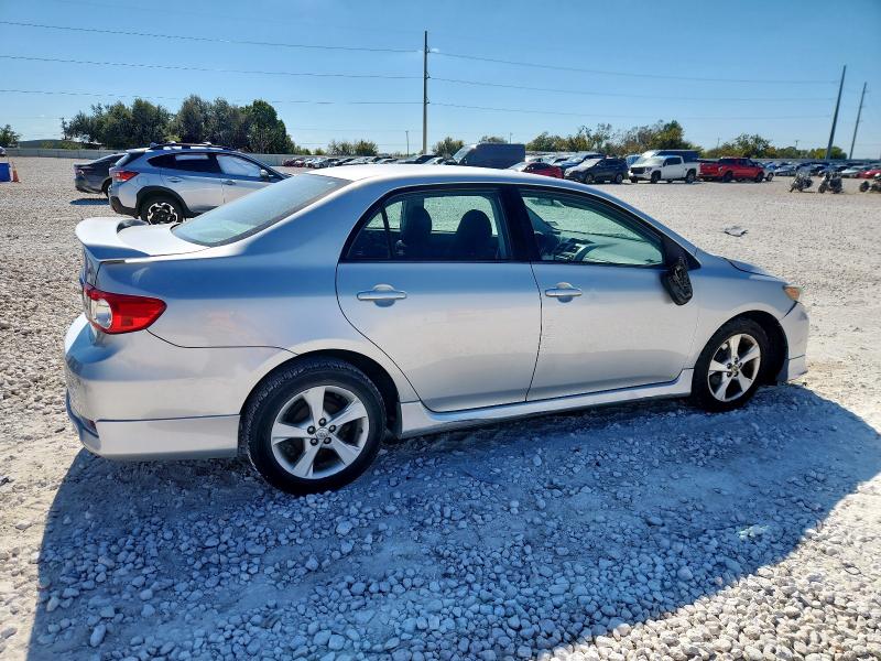 5YFBU4EE2CP056489 - 2012 TOYOTA COROLLA BASE Silber Foto 3