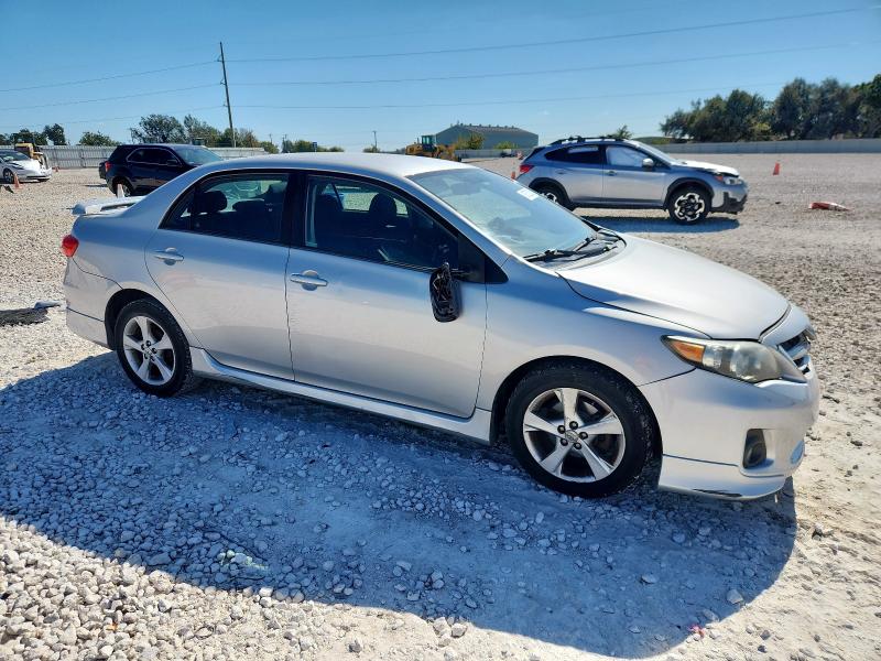 5YFBU4EE2CP056489 - 2012 TOYOTA COROLLA BASE Silber Foto 4