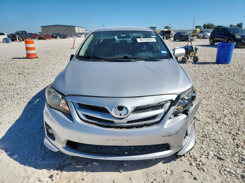 5YFBU4EE2CP056489 - 2012 TOYOTA COROLLA BASE Silber Foto 5