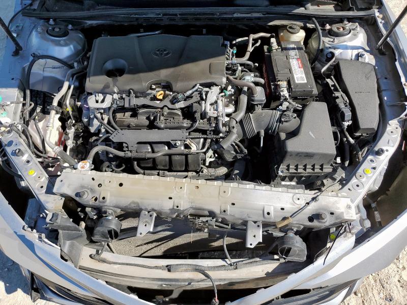 4T1B11HK5JU109366 - 2018 TOYOTA CAMRY L SILVER photo 11