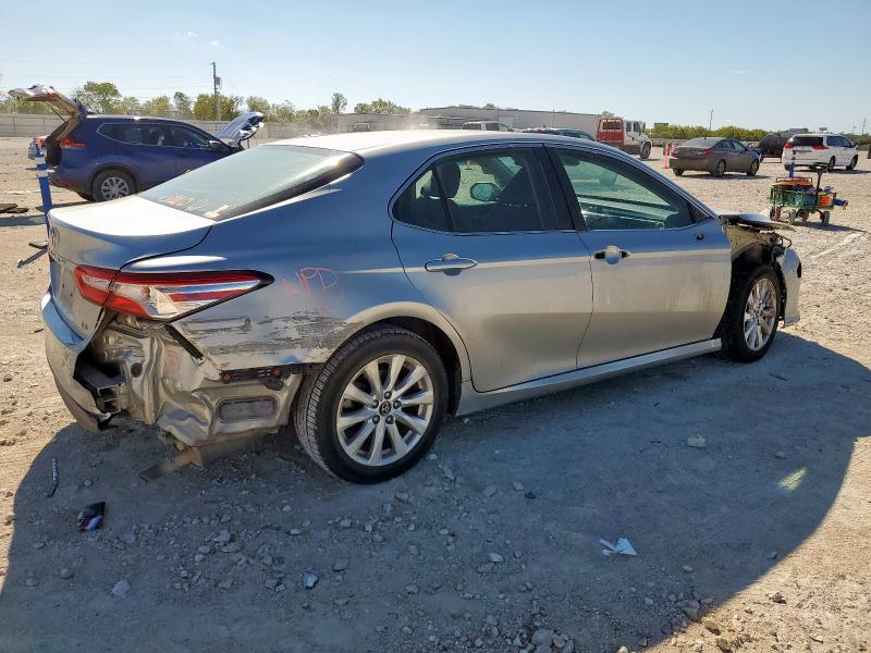 4T1B11HK5JU109366 - 2018 TOYOTA CAMRY L SILVER photo 3