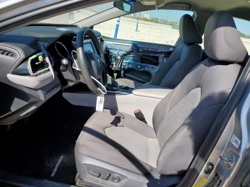 4T1B11HK5JU109366 - 2018 TOYOTA CAMRY L SILVER photo 7