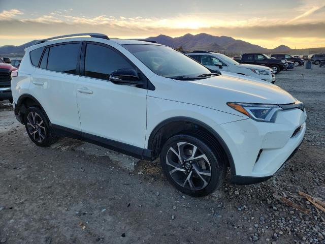 JTMNFREV9JJ205356 - 2018 TOYOTA RAV4 SE 白色 照片 4