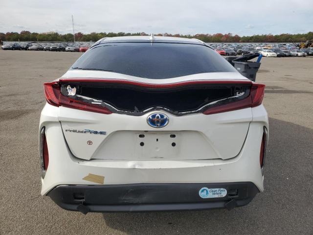 JTDKARFP5J3100450 - 2018 TOYOTA PRIUS PRIM 白色 照片 6