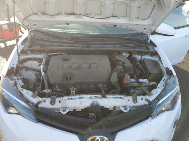 2T1BURHE5JC010502 - 2018 TOYOTA COROLLA L WHITE photo 11
