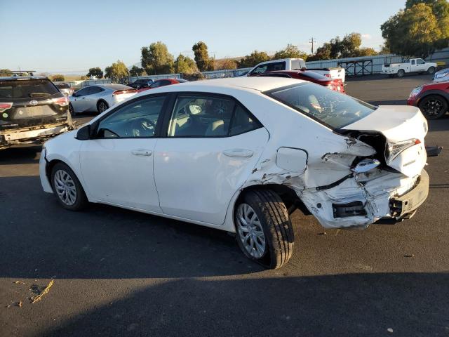 2T1BURHE5JC010502 - 2018 TOYOTA COROLLA L WHITE photo 2