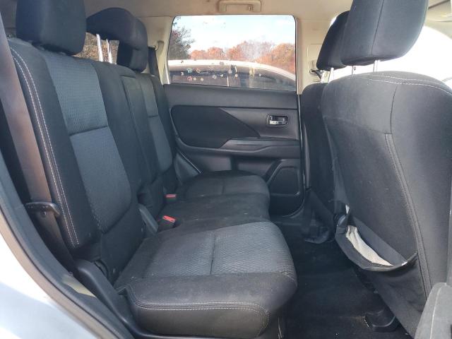 JA4AZ3A32JJ006389 - 2018 MITSUBISHI OUTLANDER SE 银色 照片 11