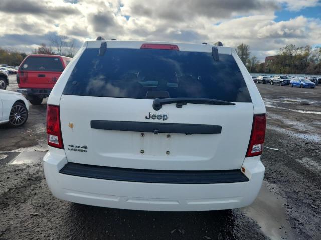 1J8GR48K28C232684 - 2008 JEEP GRAND CHER LAREDO WHITE photo 6