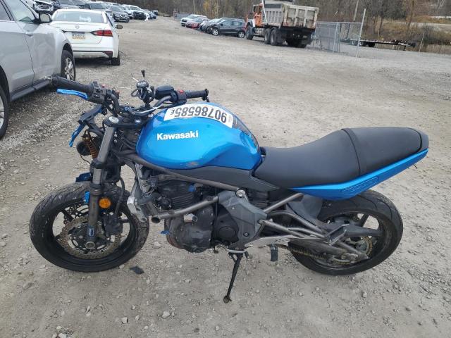 JKAEXEC11ADA49234 - 2010 KAWASAKI EX650 C Blau Foto 3