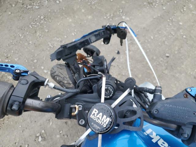 JKAEXEC11ADA49234 - 2010 KAWASAKI EX650 C Blau Foto 7