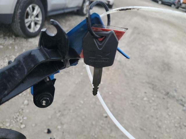 JKAEXEC11ADA49234 - 2010 KAWASAKI EX650 C Blau Foto 8