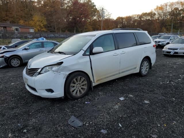 2013 TOYOTA SIENNA LE, 