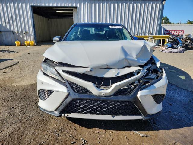 4T1BZ1HK0KU026373 - 2019 TOYOTA CAMRY XSE თეთრი ფოტო 5