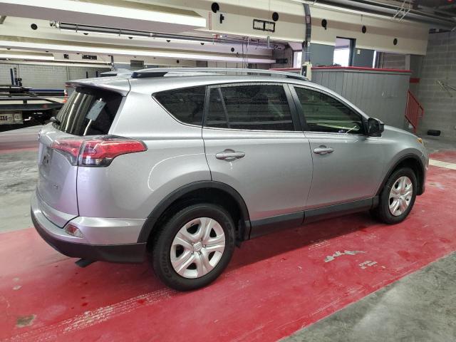 JTMZFREV3JD128774 - 2018 TOYOTA RAV4 LE Gümüş fotoğraf 3