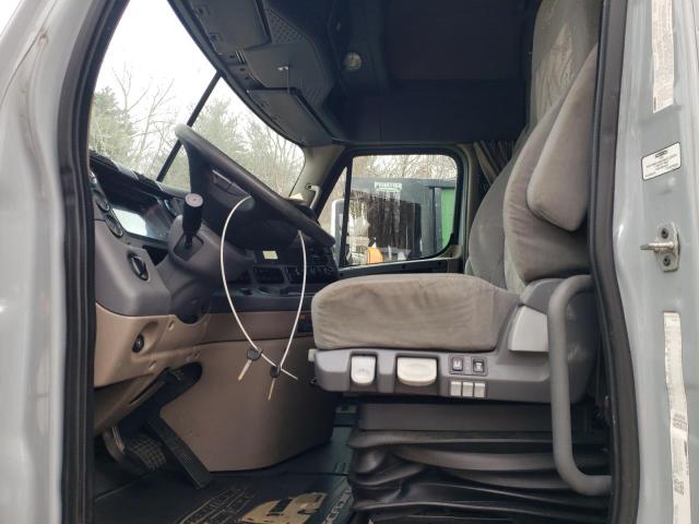 3AKJGLD56GSGV6011 - 2016 FREIGHTLINER CASCADIA GRAY photo 5