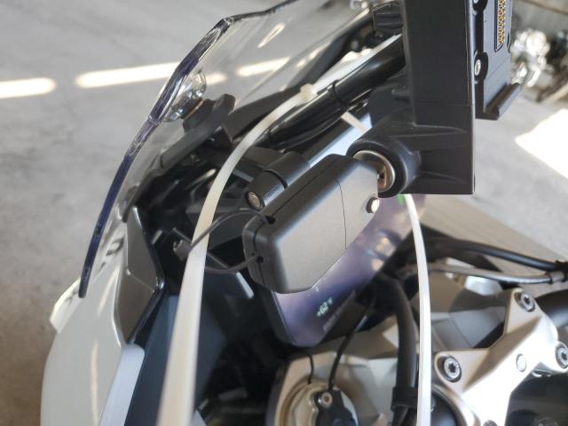 WB10E4306N6F12385 - 2022 BMW S 1000 XR WHITE photo 8