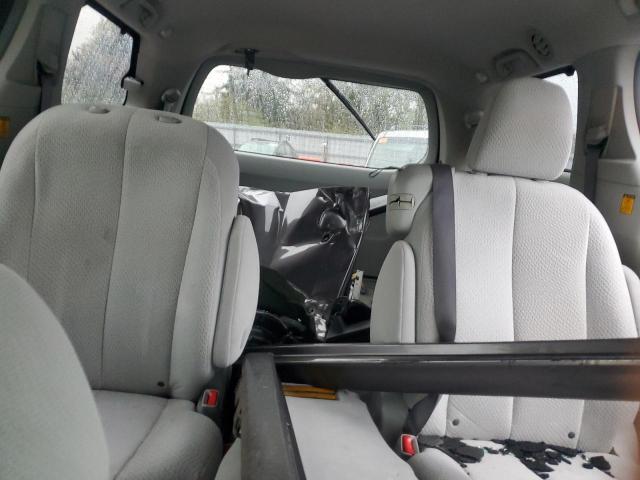 5TDKK3DC9BS125135 - 2011 TOYOTA SIENNA LE ნაცრისფერი ფოტო 10