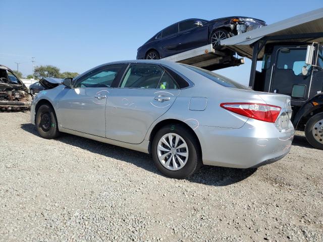 4T1BF1FK1HU785778 - 2017 TOYOTA CAMRY LE SILVER photo 2