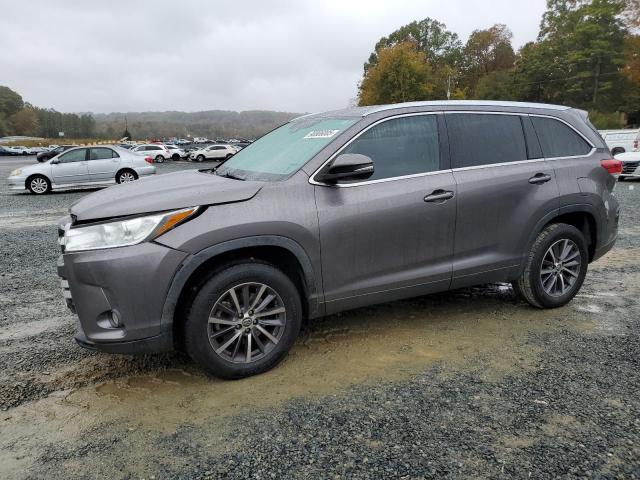 2019 TOYOTA HIGHLANDER SE, 