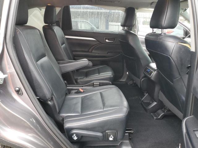 5TDKZRFH4KS343751 - 2019 TOYOTA HIGHLANDER SE GRAY photo 11