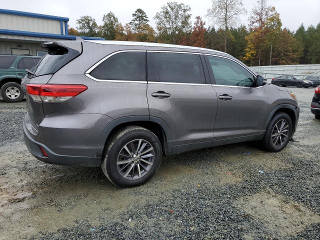 5TDKZRFH4KS343751 - 2019 TOYOTA HIGHLANDER SE GRAY photo 3
