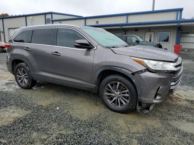 5TDKZRFH4KS343751 - 2019 TOYOTA HIGHLANDER SE GRAY photo 4