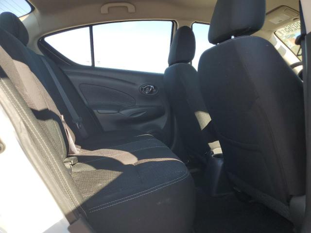 3N1CN7AP8JL841803 - 2018 NISSAN VERSA S WHITE photo 10