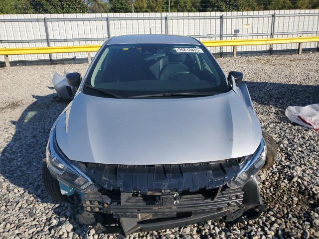 3N1CN8DV6PL838035 - 2023 NISSAN VERSA S Gümüş fotoğraf 5