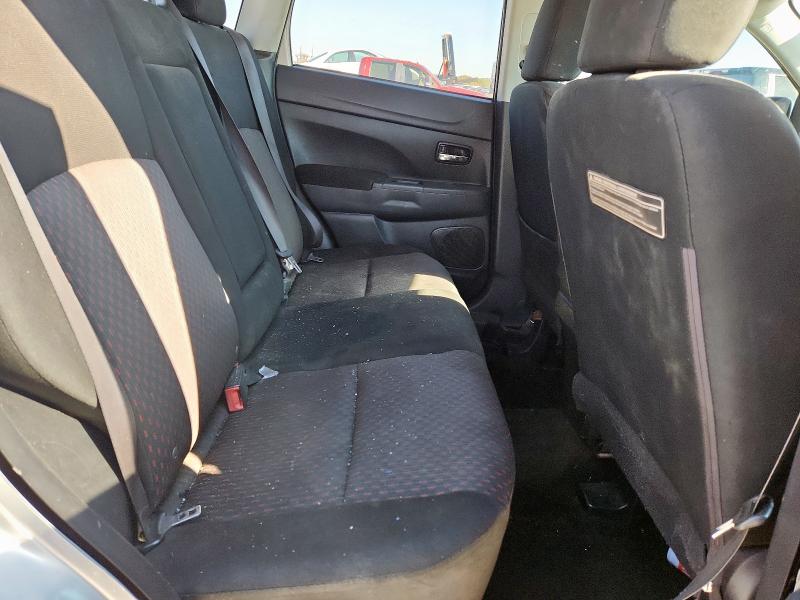 JA4AP3AU2JU005093 - 2018 MITSUBISHI OUTLANDER ES Արծաթագույն լուսանկար 10