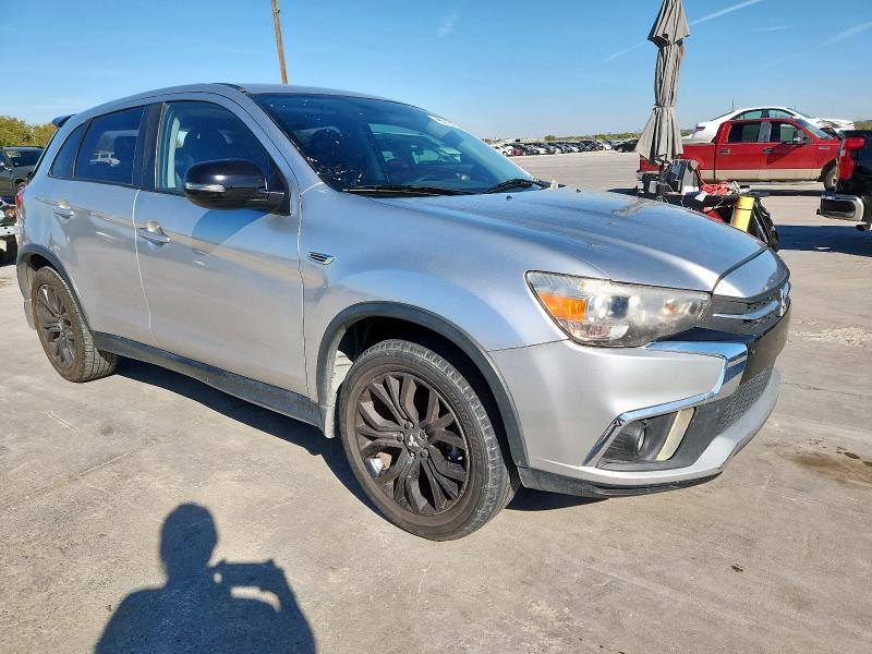 JA4AP3AU2JU005093 - 2018 MITSUBISHI OUTLANDER ES Արծաթագույն լուսանկար 4