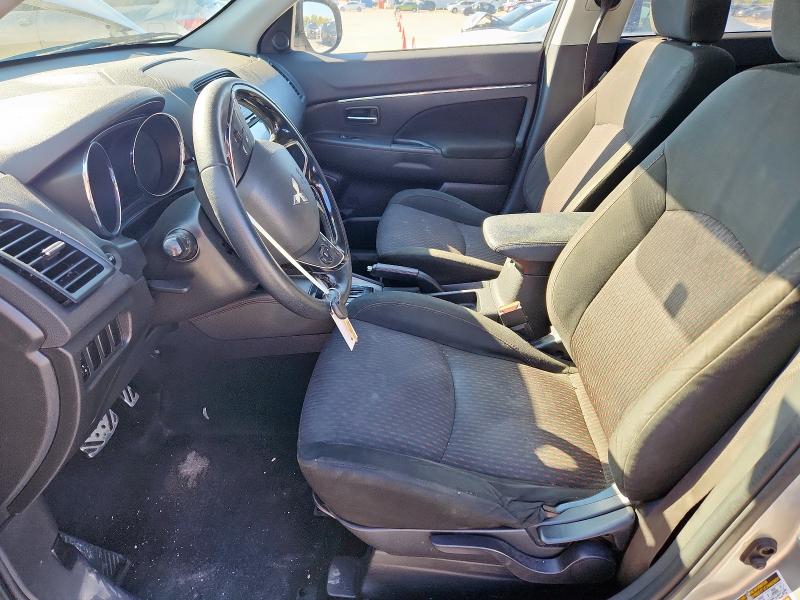 JA4AP3AU2JU005093 - 2018 MITSUBISHI OUTLANDER ES Արծաթագույն լուսանկար 7