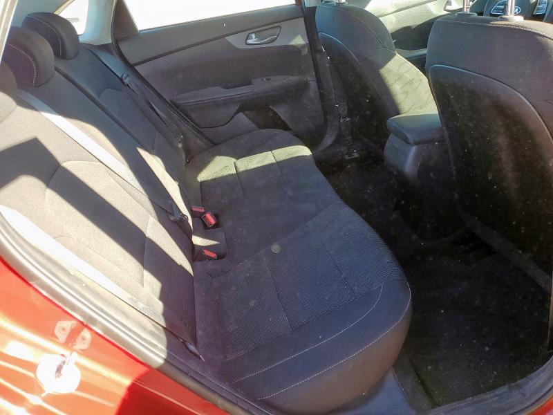 3KPF24AD0KE052476 - 2019 KIA FORTE FE RED photo 10