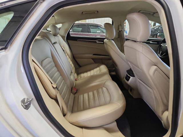 1FA6P0HDXG5132327 - 2016 FORD FUSION SE WHITE photo 10