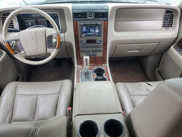 5LMJJ2J51BEJ07001 - 2011 LINCOLN NAVIGATOR WHITE photo 8