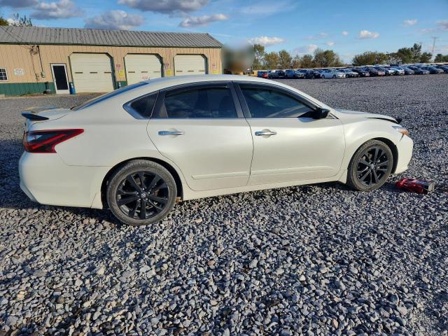 1N4AL3APXJC222415 - 2018 NISSAN ALTIMA 2.5 أبيض صورة 3