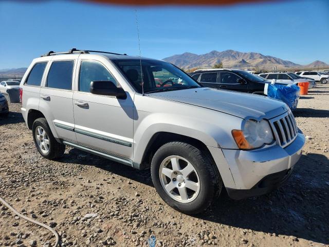 1J8GR48K08C120031 - 2008 JEEP GRAND CHER LAREDO SILVER photo 4
