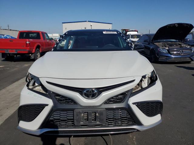 4T1K61AK5PU101806 - 2023 TOYOTA CAMRY XSE WHITE photo 5