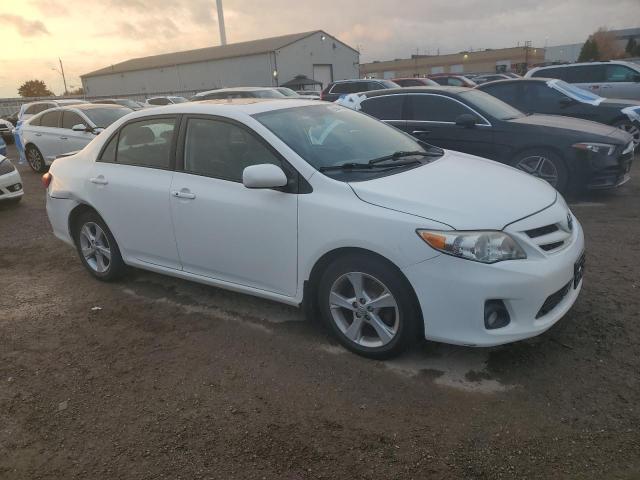 2T1BU4EE9BC678389 - 2011 TOYOTA COROLLA BASE WHITE photo 4