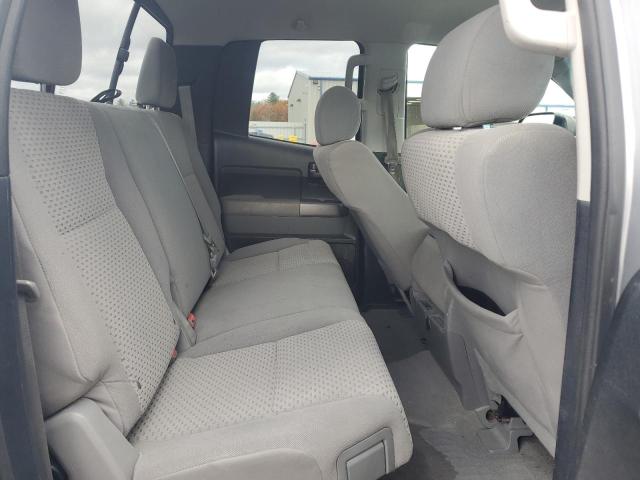 5TFUM5F16BX025157 - 2011 TOYOTA TUNDRA DOUBLE CAB SR5 SILVER photo 10