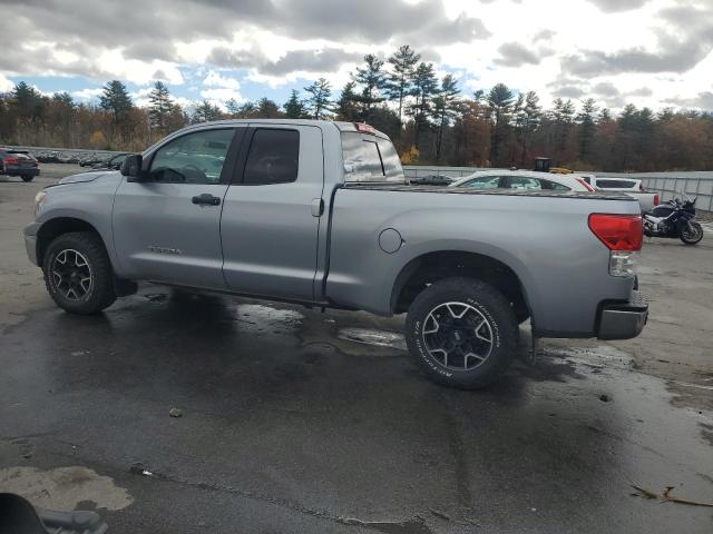 5TFUM5F16BX025157 - 2011 TOYOTA TUNDRA DOUBLE CAB SR5 SILVER photo 2