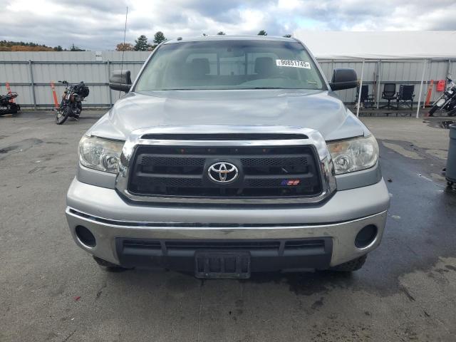5TFUM5F16BX025157 - 2011 TOYOTA TUNDRA DOUBLE CAB SR5 SILVER photo 5