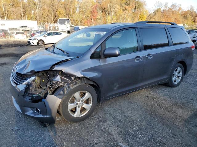 2011 TOYOTA SIENNA LE, 
