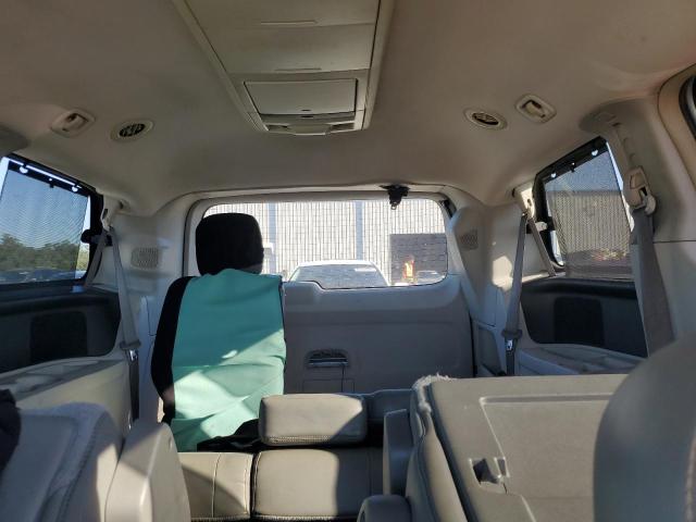 2V4RW3DG2BR766454 - 2011 VOLKSWAGEN ROUTAN SE SILVER photo 10