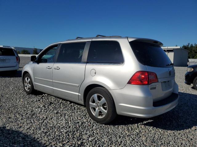 2V4RW3DG2BR766454 - 2011 VOLKSWAGEN ROUTAN SE SILVER photo 2