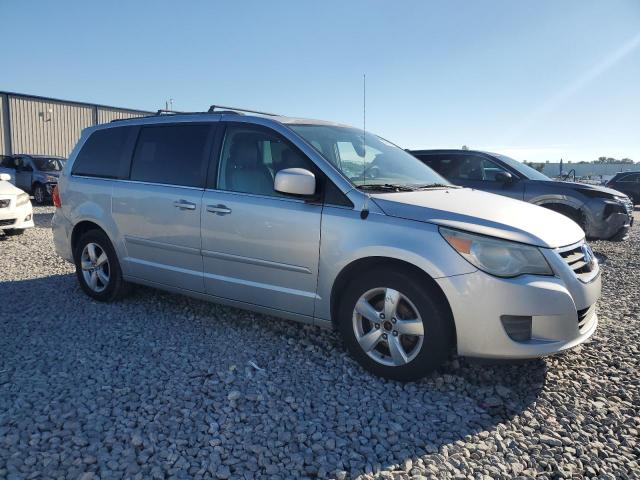 2V4RW3DG2BR766454 - 2011 VOLKSWAGEN ROUTAN SE SILVER photo 4